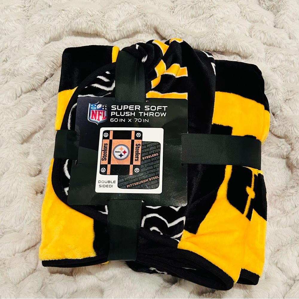 NFL Pittsburg Steelers Black and Yellow Plush Throw Blanket